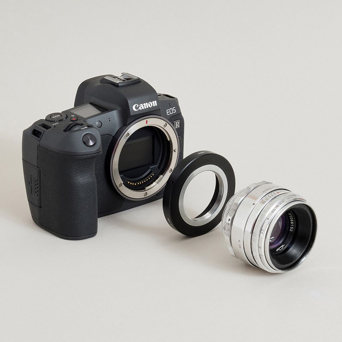 Urth Lens Mount Adapter: Compatible w/ M39 Lens To Canon RF Camera Body - image 3 of 5