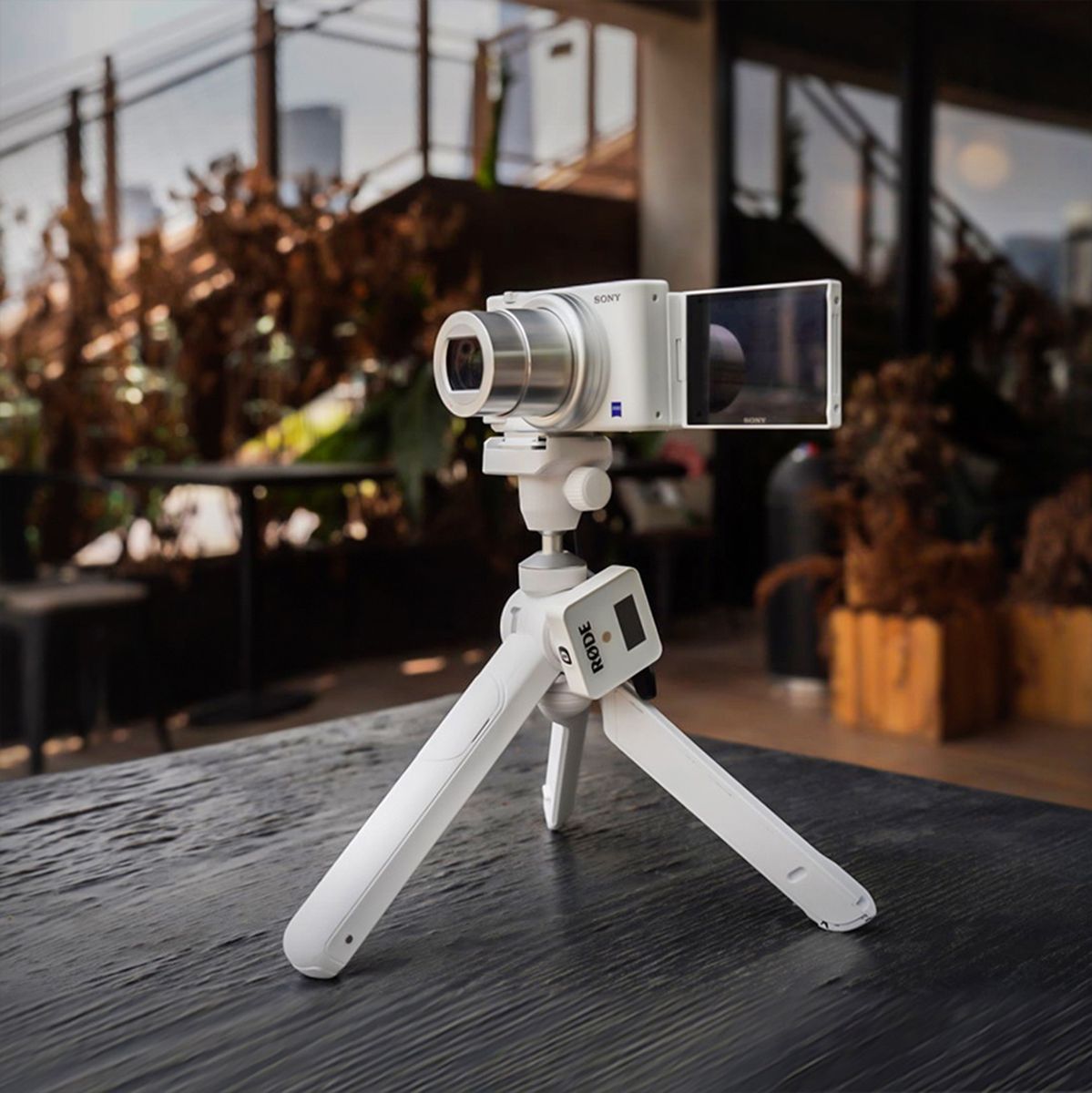 PGYTECH Mantispod 2.0Ï¼ˆMOON WHITEÏ¼‰ - image 2 of 5