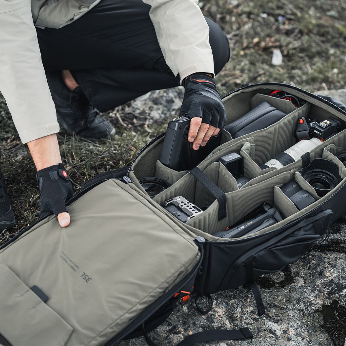 PGYTECH Onepro Focux Backpack 35l Ï¼ˆSPACE Black)