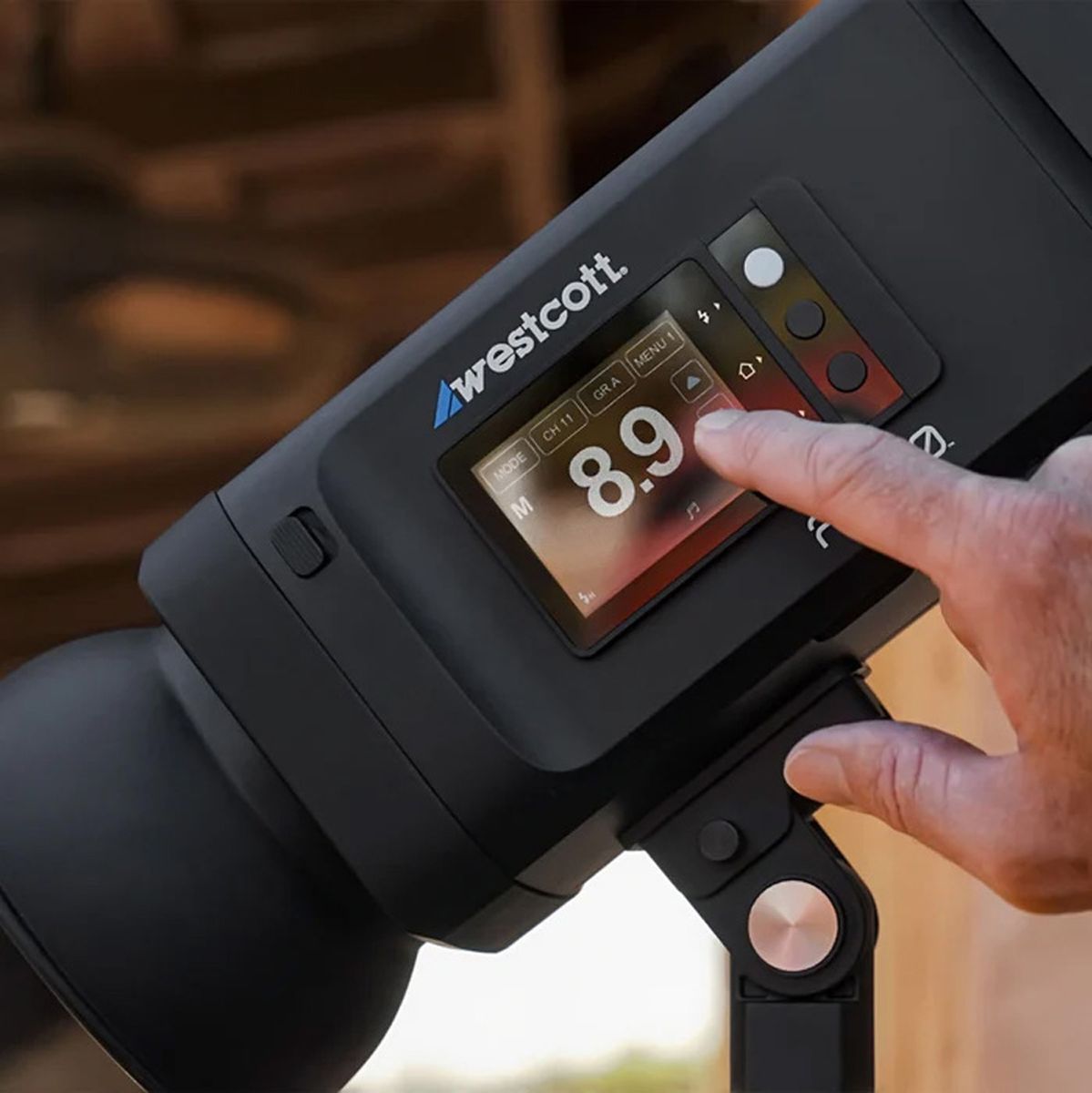 Westcott FJ800 Touchscreen Strobe w/ FJ Pro AC/DC Battery (800WS) - image 3 of 5