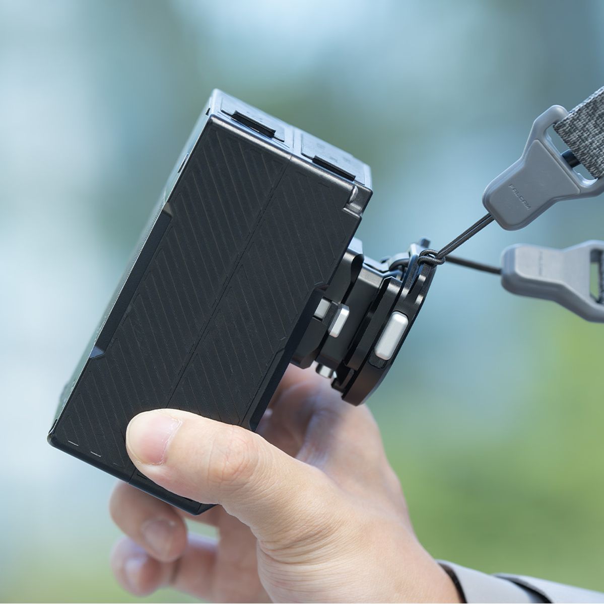 FALCAM F22 Quick Release Rotating V Mount Plate - image 2 of 5