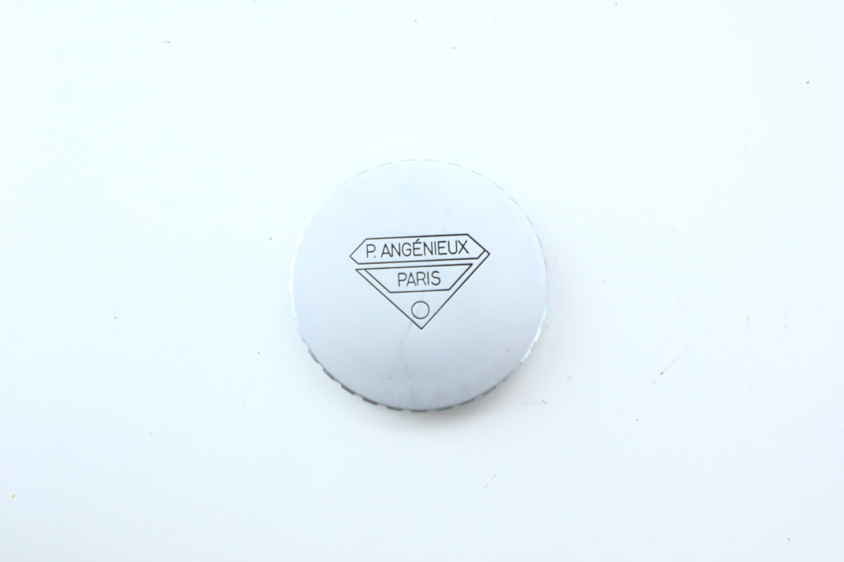 Nizo Heliomatic 8 Focovario – 8mm Movie Camera with Angenieux f/9–36mm f/1.4 Zoom Lens