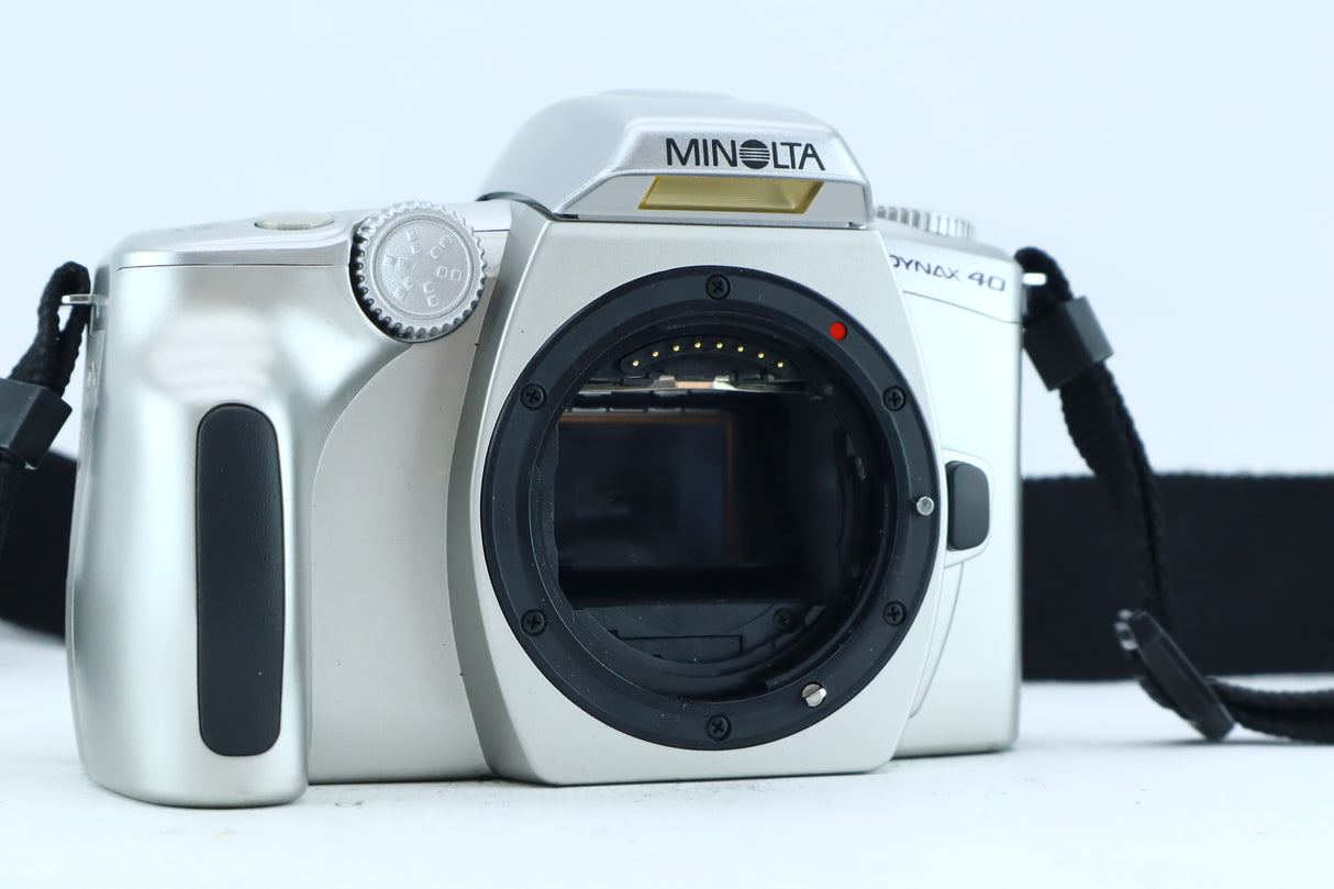 Minolta Dynax 40 – Compact 35mm Autofocus SLR Camera.