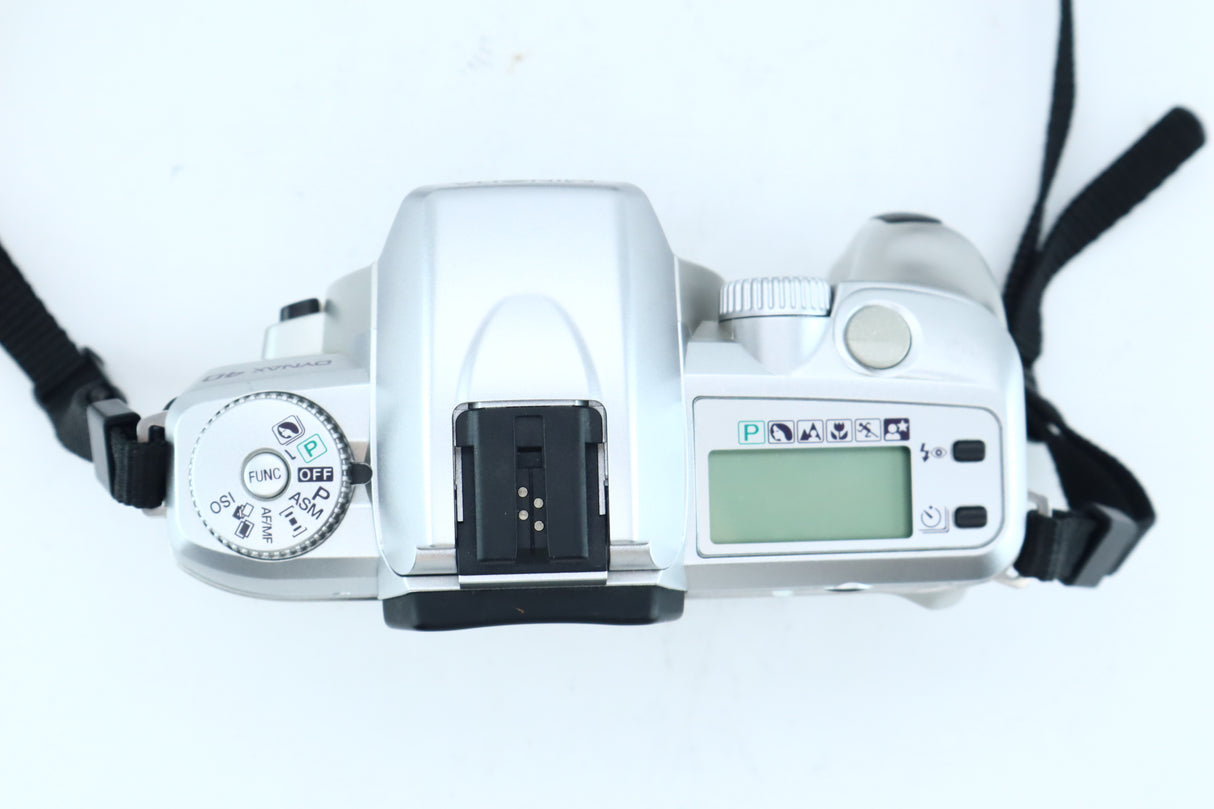 Minolta Dynax 40 – Compact 35mm Autofocus SLR Camera.