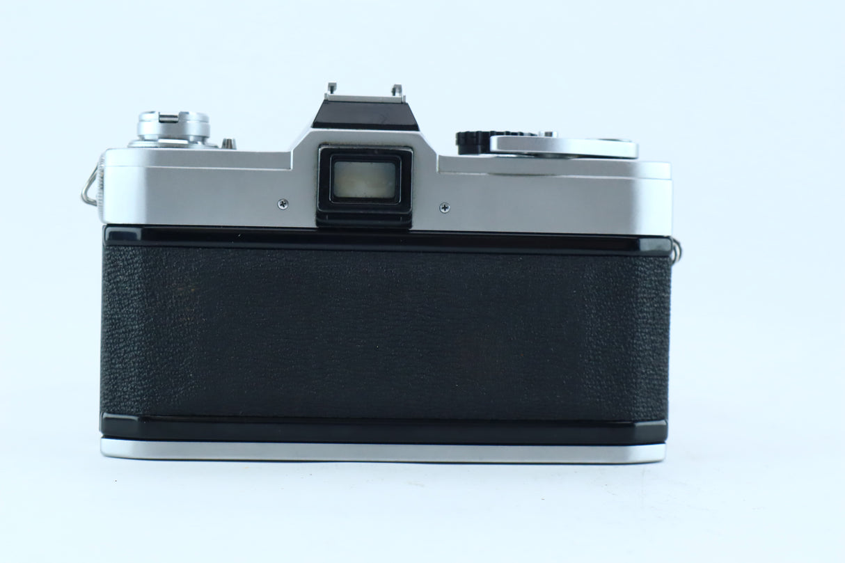 Canon FT with Vivitar 70–210mm f/4.5–5.6 MC Macro Zoom Lens