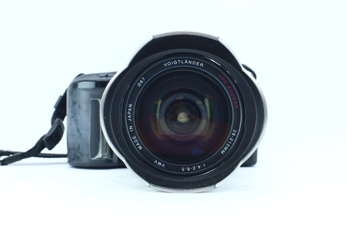 Minolta Dynax with Voigtländer 28–210mm f/4.2–6.5 Lens