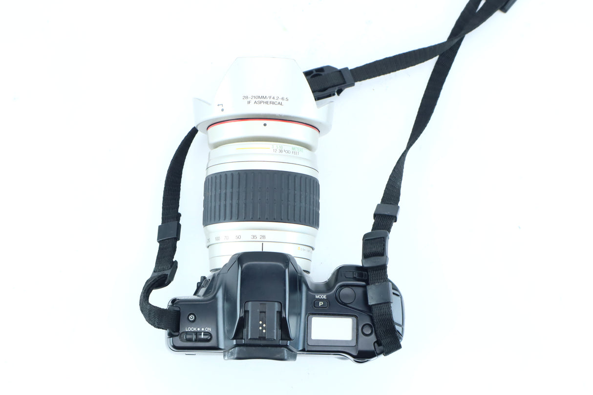 Minolta Dynax with Voigtländer 28–210mm f/4.2–6.5 Lens