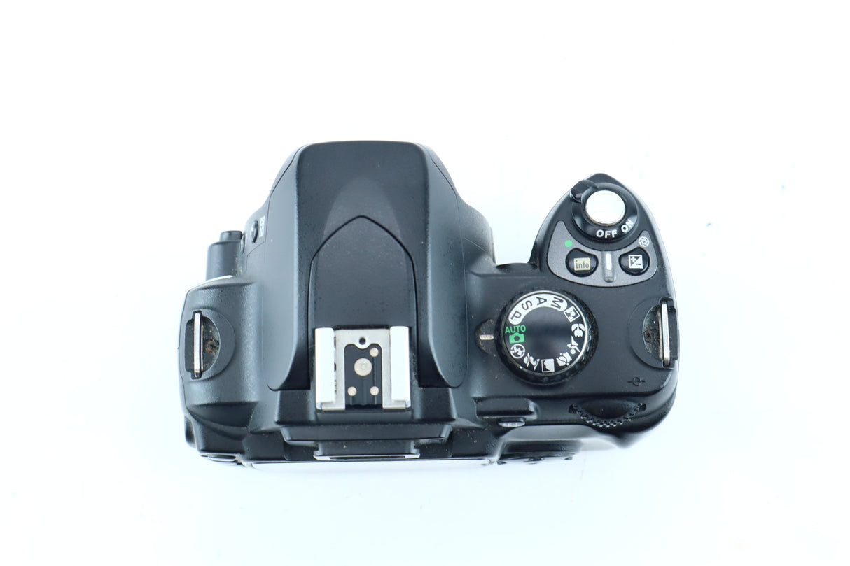 Nikon D40 – Entry-Level Digital SLR Camera Body (Serial: 6312687)