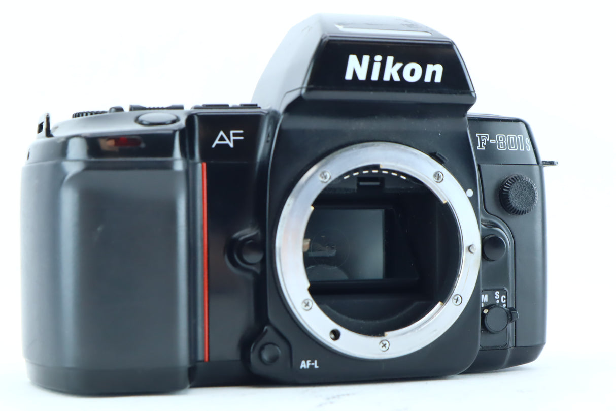 Nikon F-801s – (Serial: 3350099)