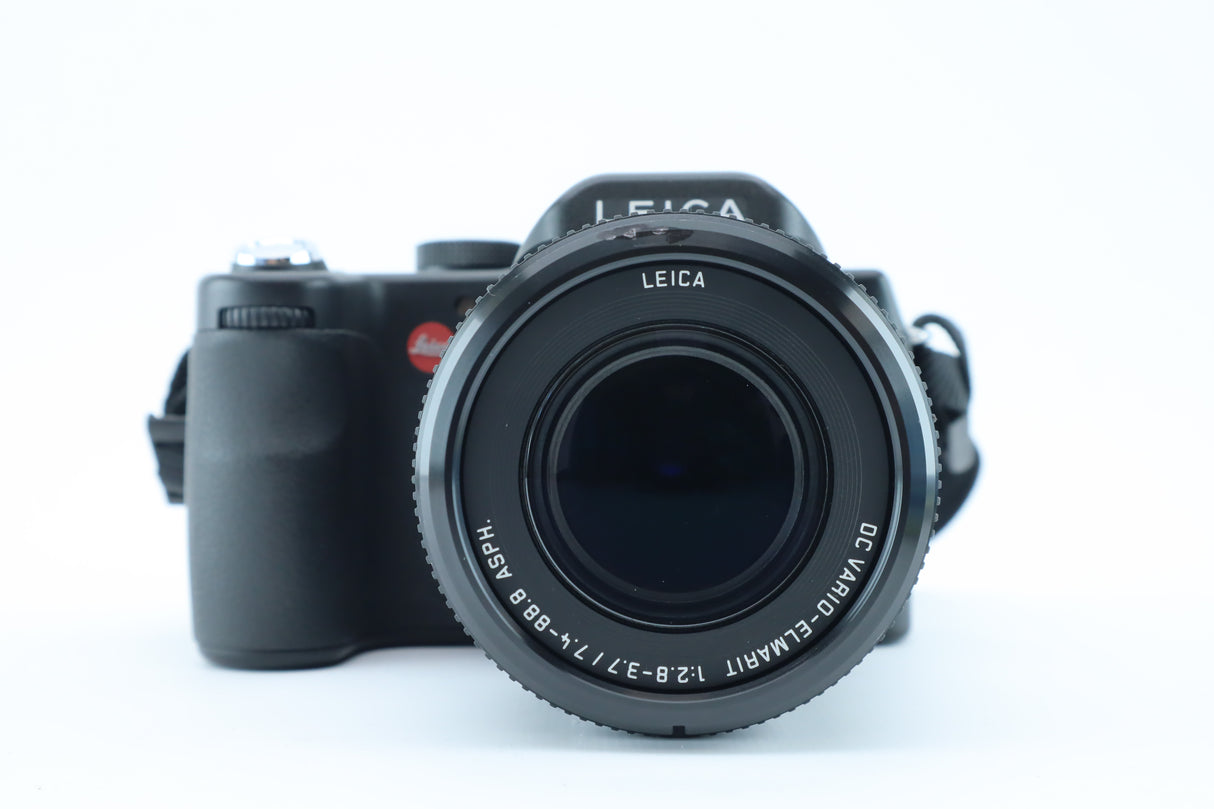Leica V-Lux 1 with 7.4–88.8mm f/2.8–3.7 ASPH