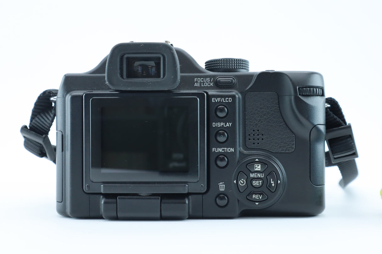 Leica V-Lux 1 with 7.4–88.8mm f/2.8–3.7 ASPH