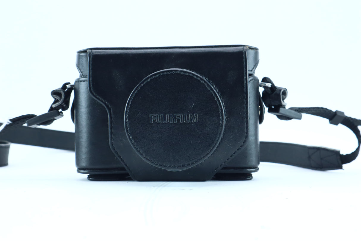 Fujifilm X10 with Fujinon Super EBC 7.1–28.4mm f/2.0–2.8 Lens