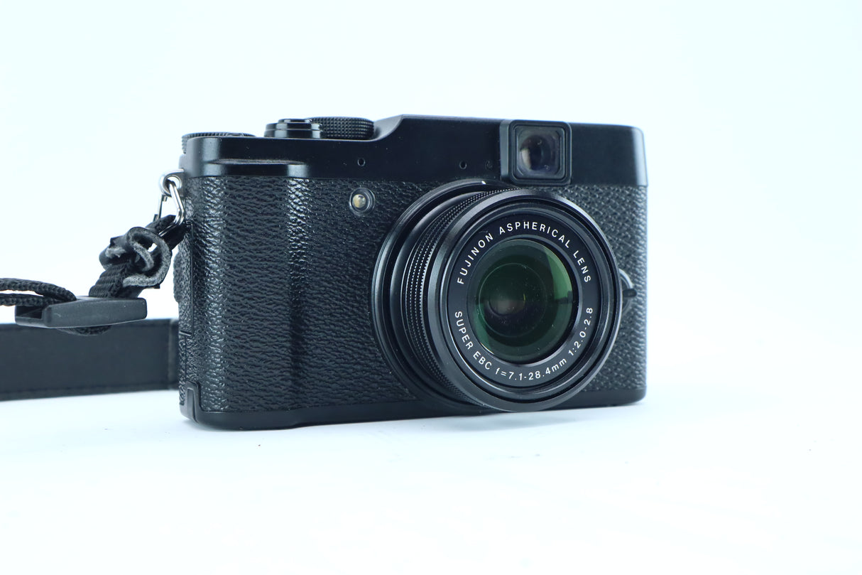 Fujifilm X10 with Fujinon Super EBC 7.1–28.4mm f/2.0–2.8 Lens