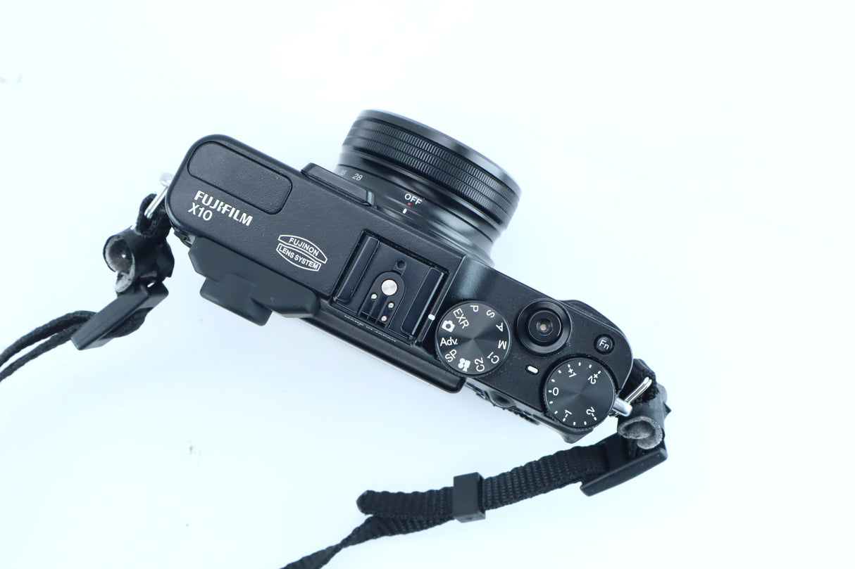 Fujifilm X10 with Fujinon Super EBC 7.1–28.4mm f/2.0–2.8 Lens