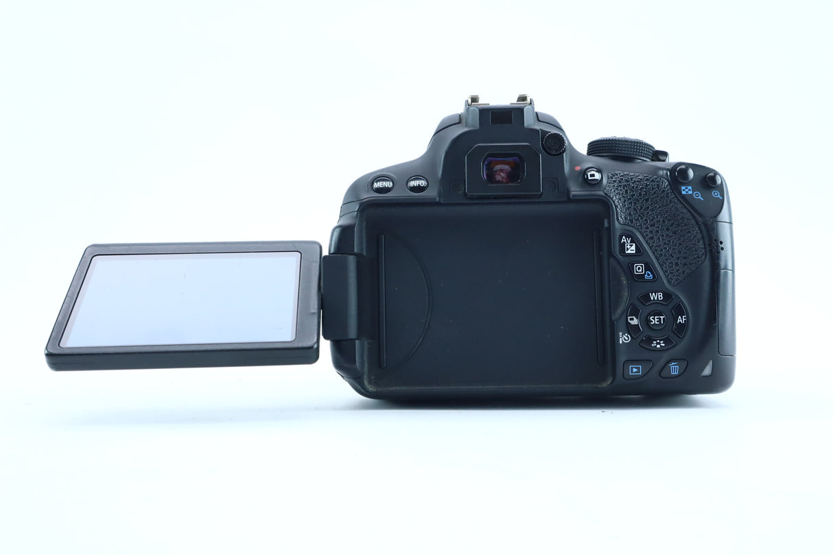 Canon EOS 700D with Canon EF-S 18–55mm f/3.5–5.6 III