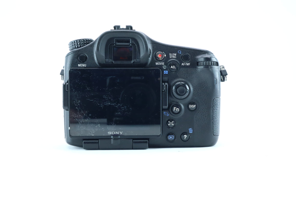Sony SLT-A77V with Sony DT 18–55mm f/3.5–5.6 SAM