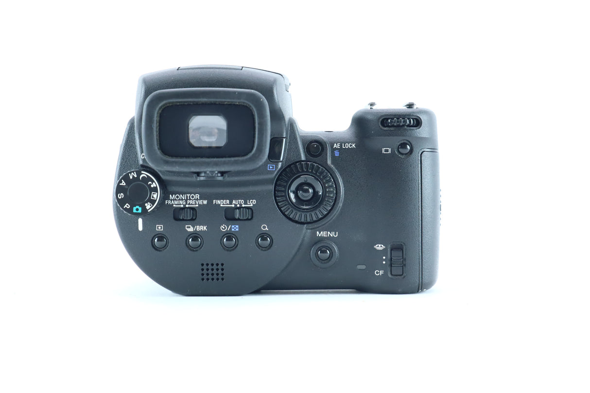 Sony DSC-R1 with Carl Zeiss Vario-Sonnar T 14.3–71.5mm f/2.8–4.8