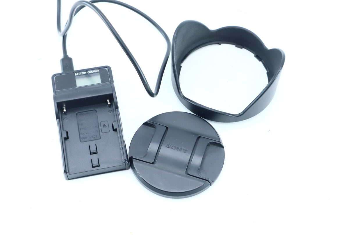 Sony DSC-R1 with Carl Zeiss Vario-Sonnar T 14.3–71.5mm f/2.8–4.8