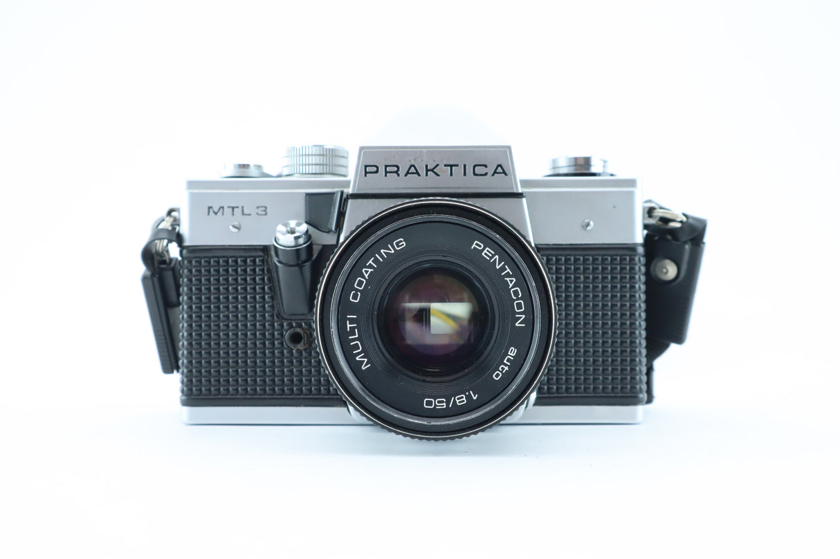 Praktica MTL 3 + Pentacon auto 50mm f/1.8 MC (nog 1 foto zoals de eerste foto zonder zonnekap)