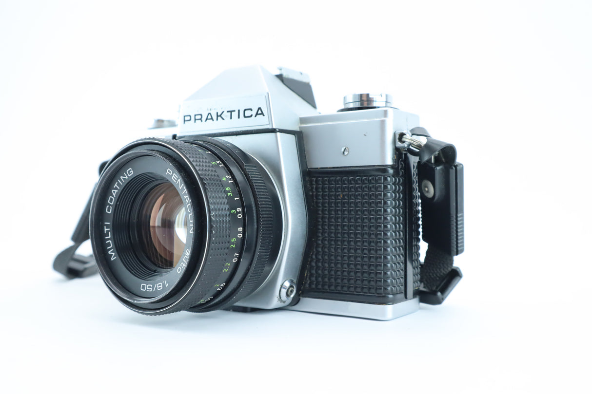 Praktica MTL 3 + Pentacon auto 50mm f/1.8 MC (nog 1 foto zoals de eerste foto zonder zonnekap)