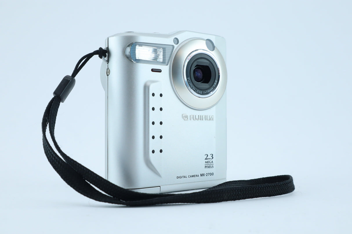 Fujifilm MX-2700 – 2.3 Megapixel Digital Camera with Fujinon 7.6mm f/3.2 Lens
