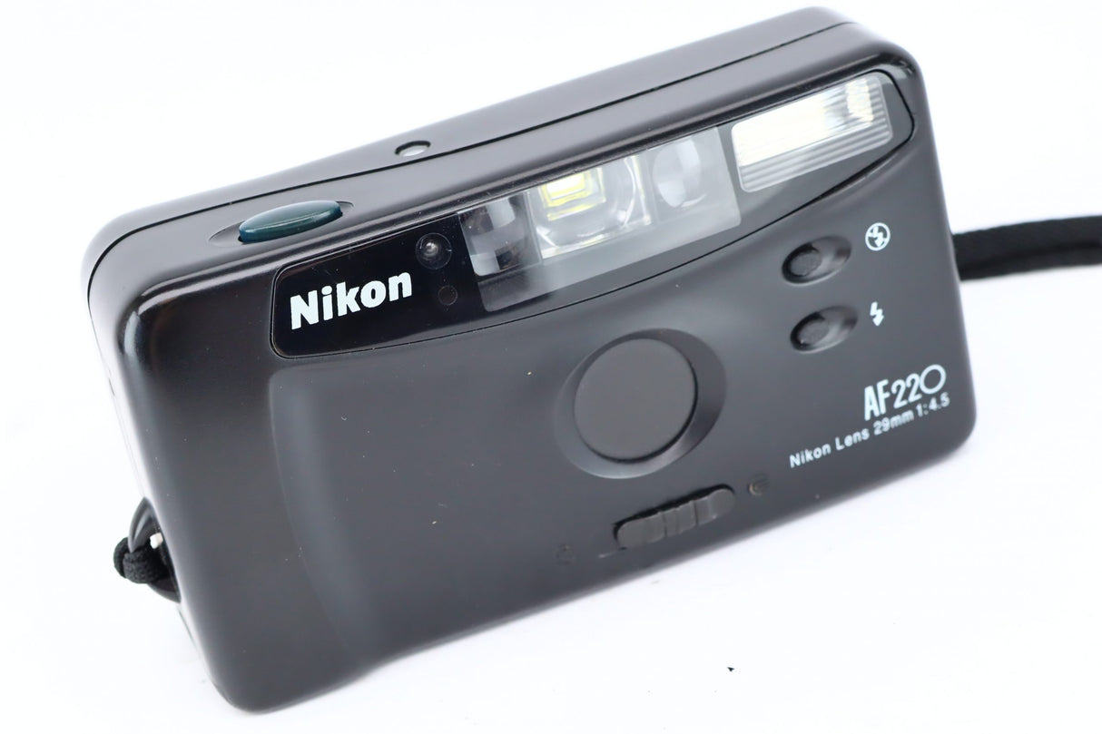 Nikon AF220 29mm 4,5