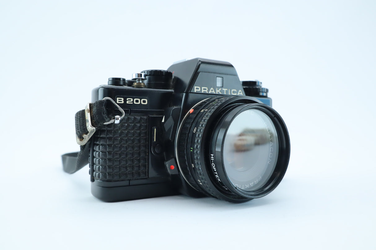 Praktica B200 Electronic + Pentacon Prakticar 50mm f/2.4 MC