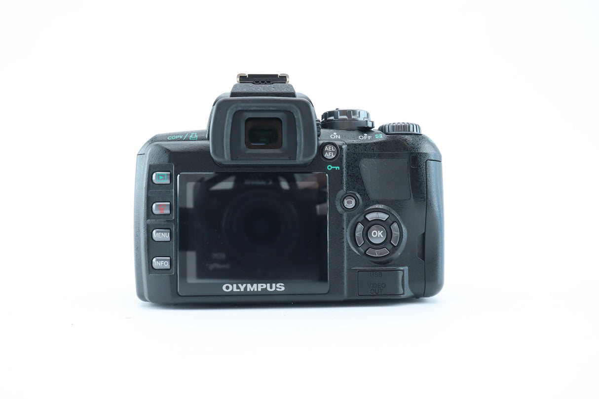 Olympus E-410 + Zuiko Digital 14–42mm f/3.5–5.6