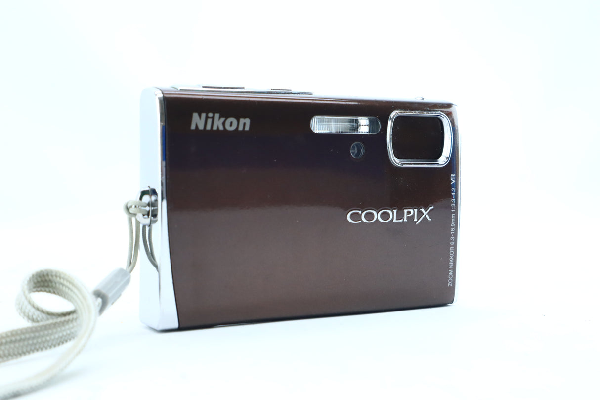 Nikon Coolpix S51 with Nikkor 6.3–18.9mm f/3.3–4.2 VR