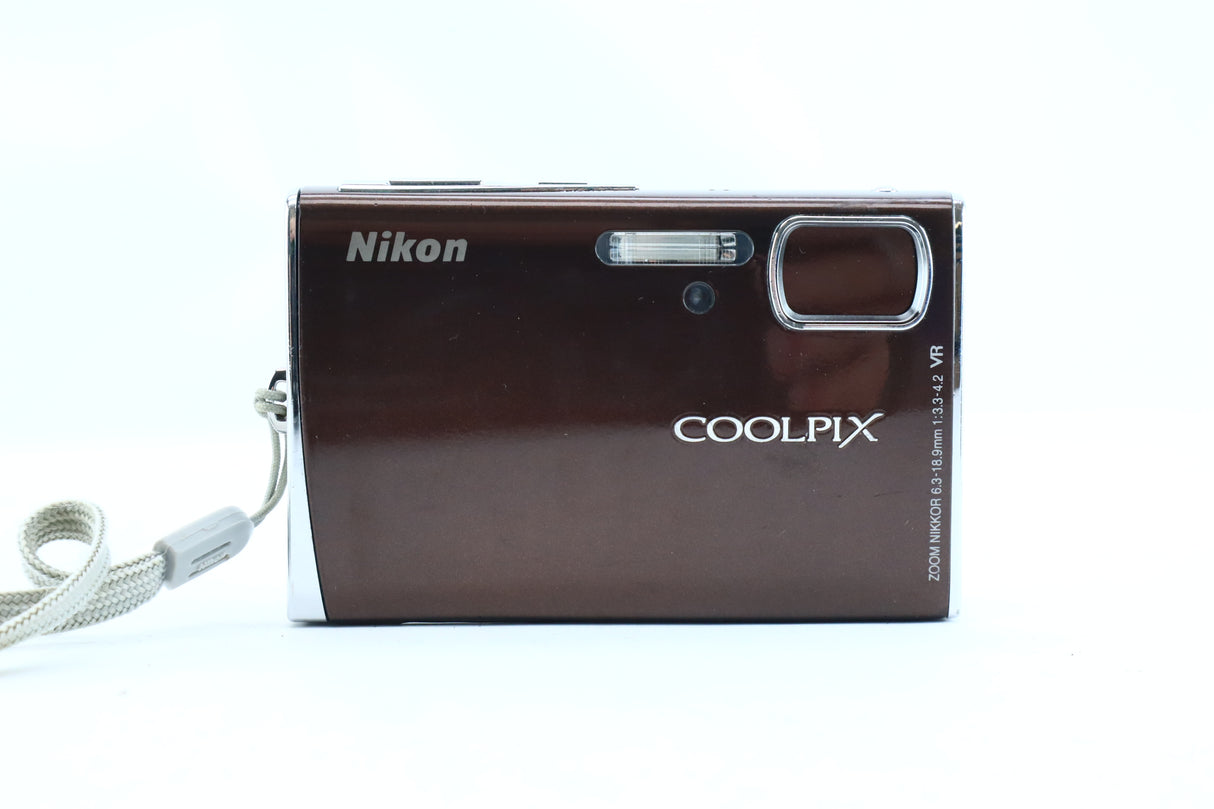 Nikon Coolpix S51 with Nikkor 6.3–18.9mm f/3.3–4.2 VR