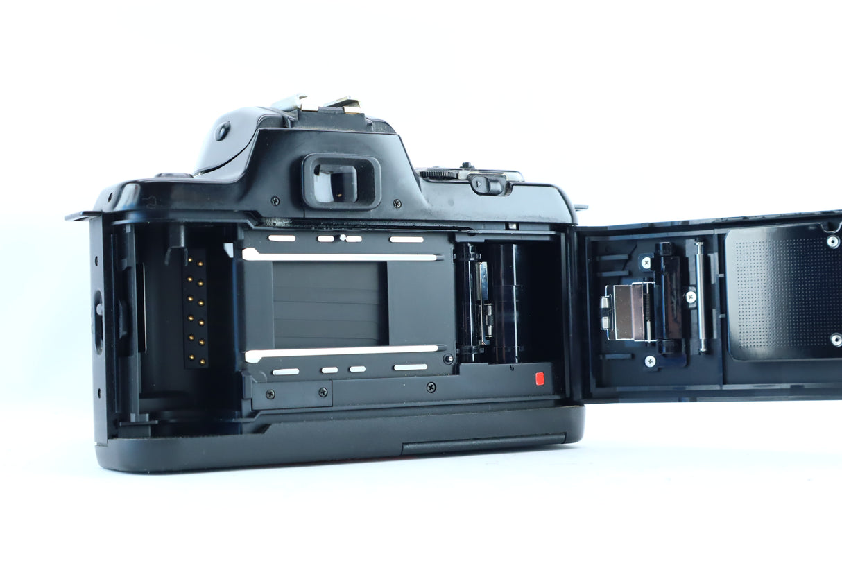 Nikon F-401s + AF Nikkor 35-70mm f/3.3-4.5