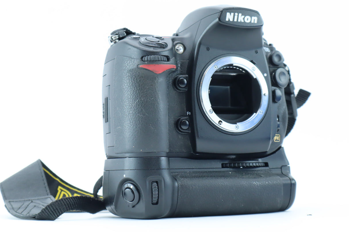 Nikon D700 – Full-Frame DSLR Camera Body