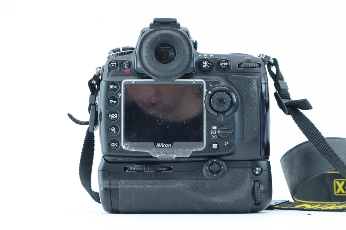 Nikon D700 – Full-Frame DSLR Camera Body