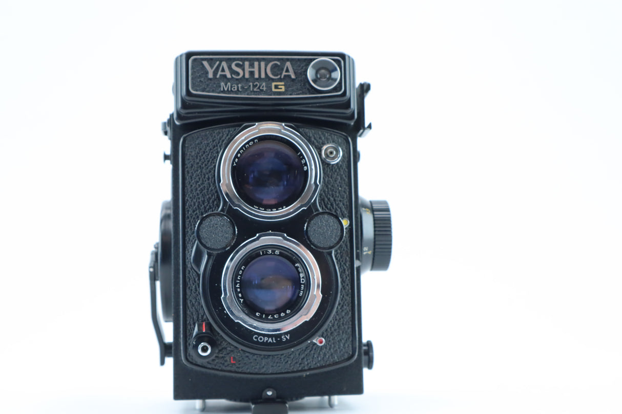 Yashica Mat-124G – Classic Twin-Lens Reflex Camera for 120 Film