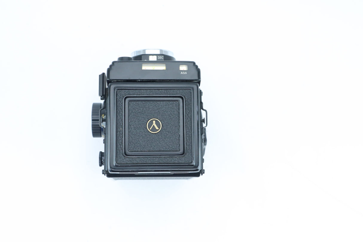 Yashica Mat-124G – Classic Twin-Lens Reflex Camera for 120 Film