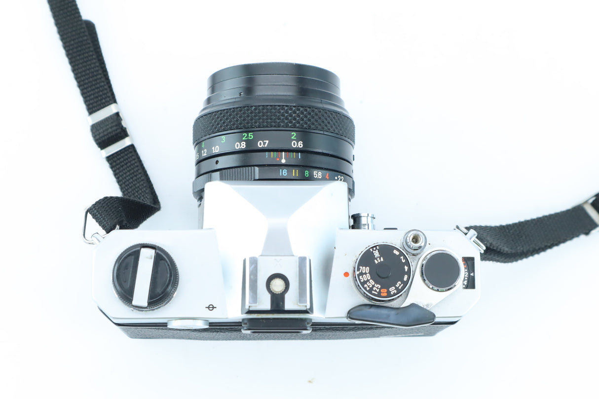 Fujica ST605 with Fujinon 55mm f/2.2 – Manual 35mm M42 SLR with Fuji Prime Lens