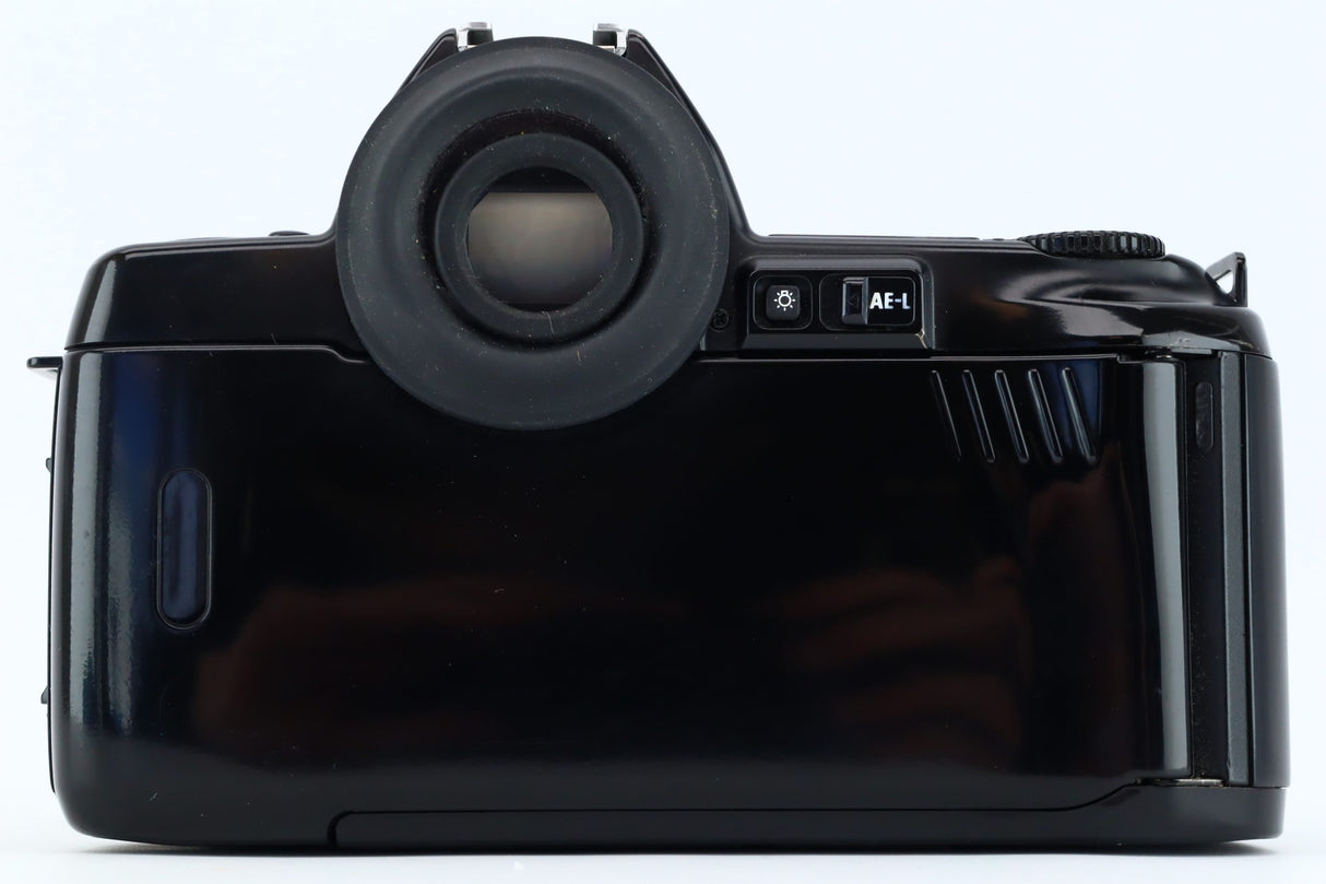 Nikon F-801 + 35-80mm 4-5,6
