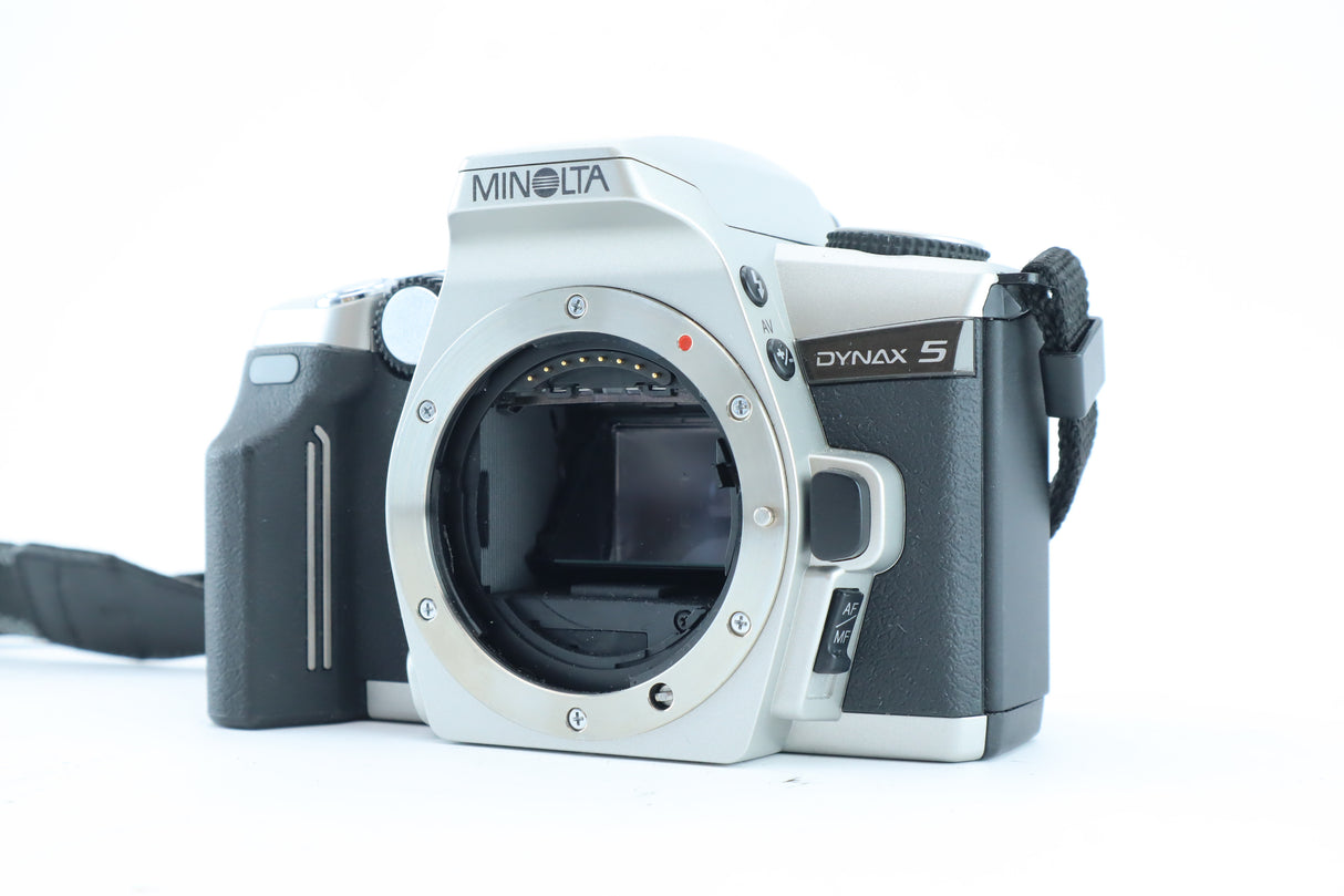 Minolta Dynax 5 – Lightweight 35mm Autofocus SLR Camera