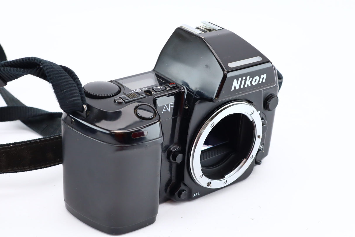 Nikon F-801 + Nikkor AF 28-70mm F3,5/4,5