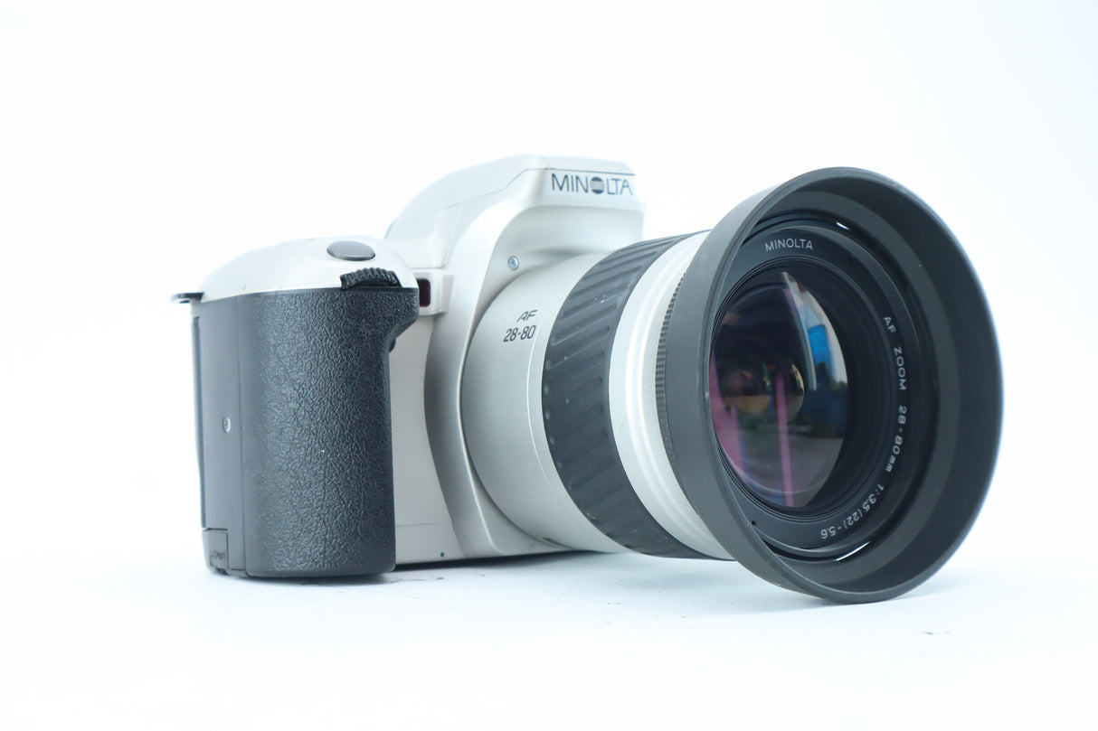 Minolta Dynax 404si with 28–80mm AF