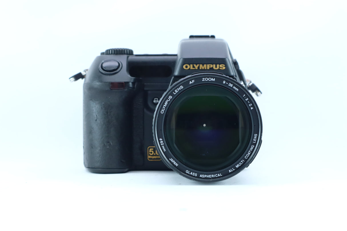 Olympus Camedia E-20P with 9-36mm f/2.0-2.4 ED Lens