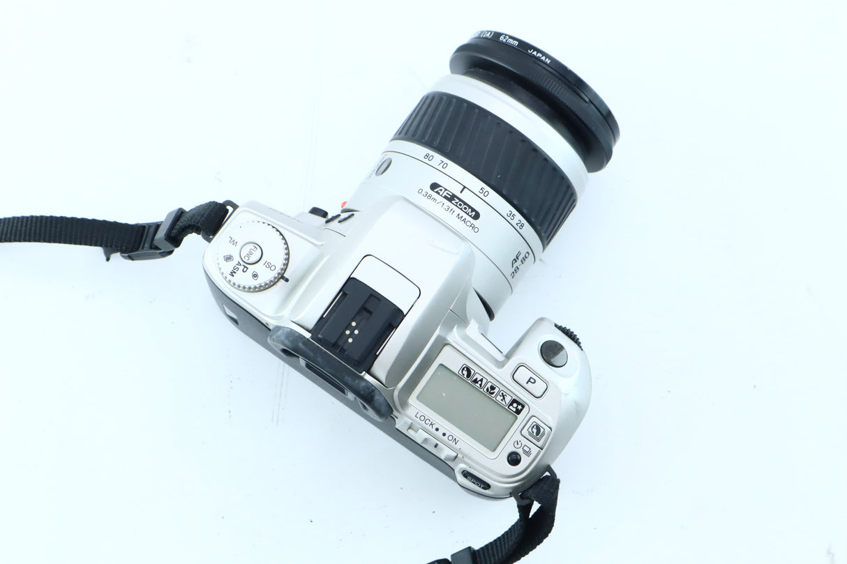 Minolta Dynax 404si with AF 28-80mm f/3.5-5.6.