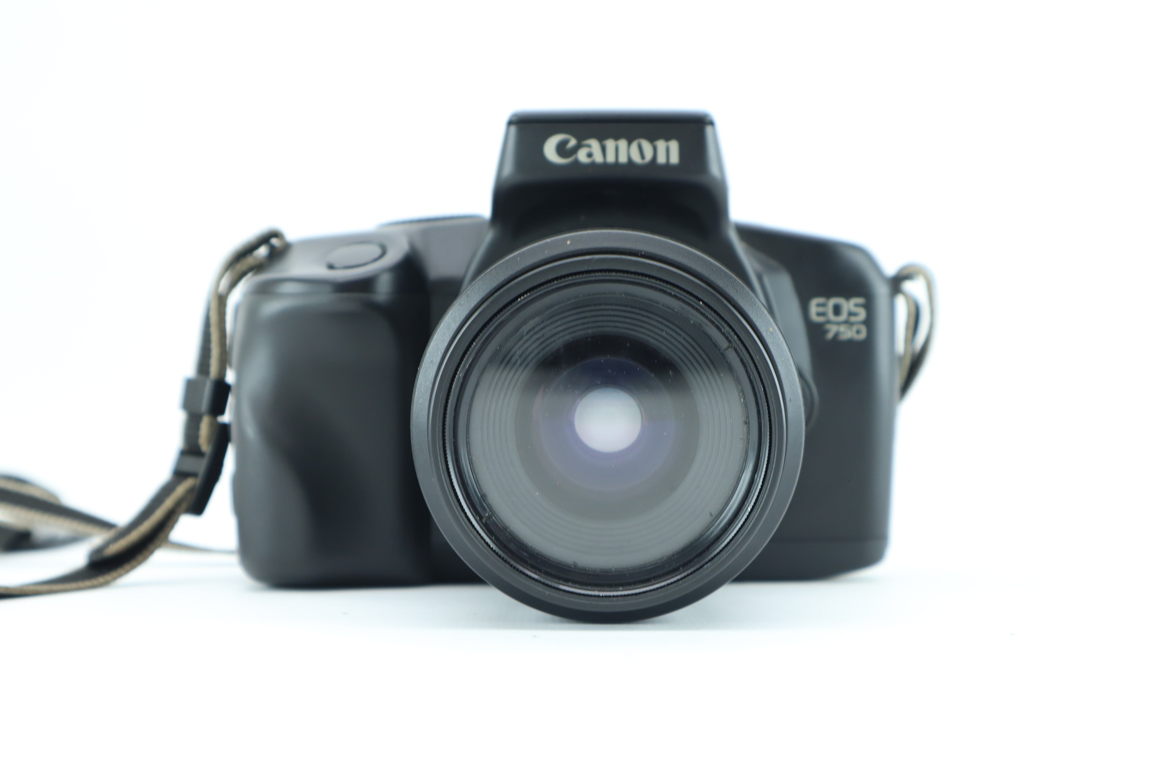 Canon EOS 750 with Canon zoom lens EF 35-70 1:3.5-4.5 A – Hard to