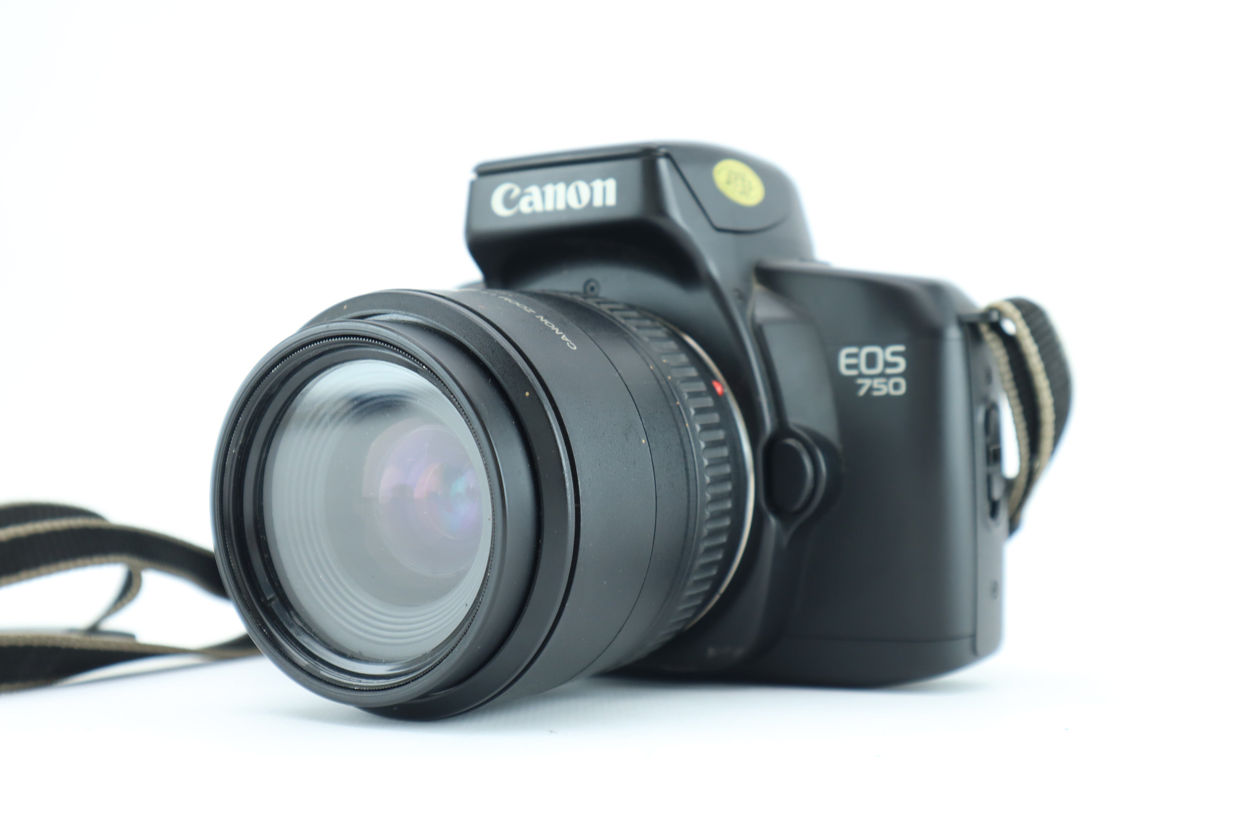 Canon EOS 750 with Canon zoom lens EF 35-70 1:3.5-4.5 A – Hard to