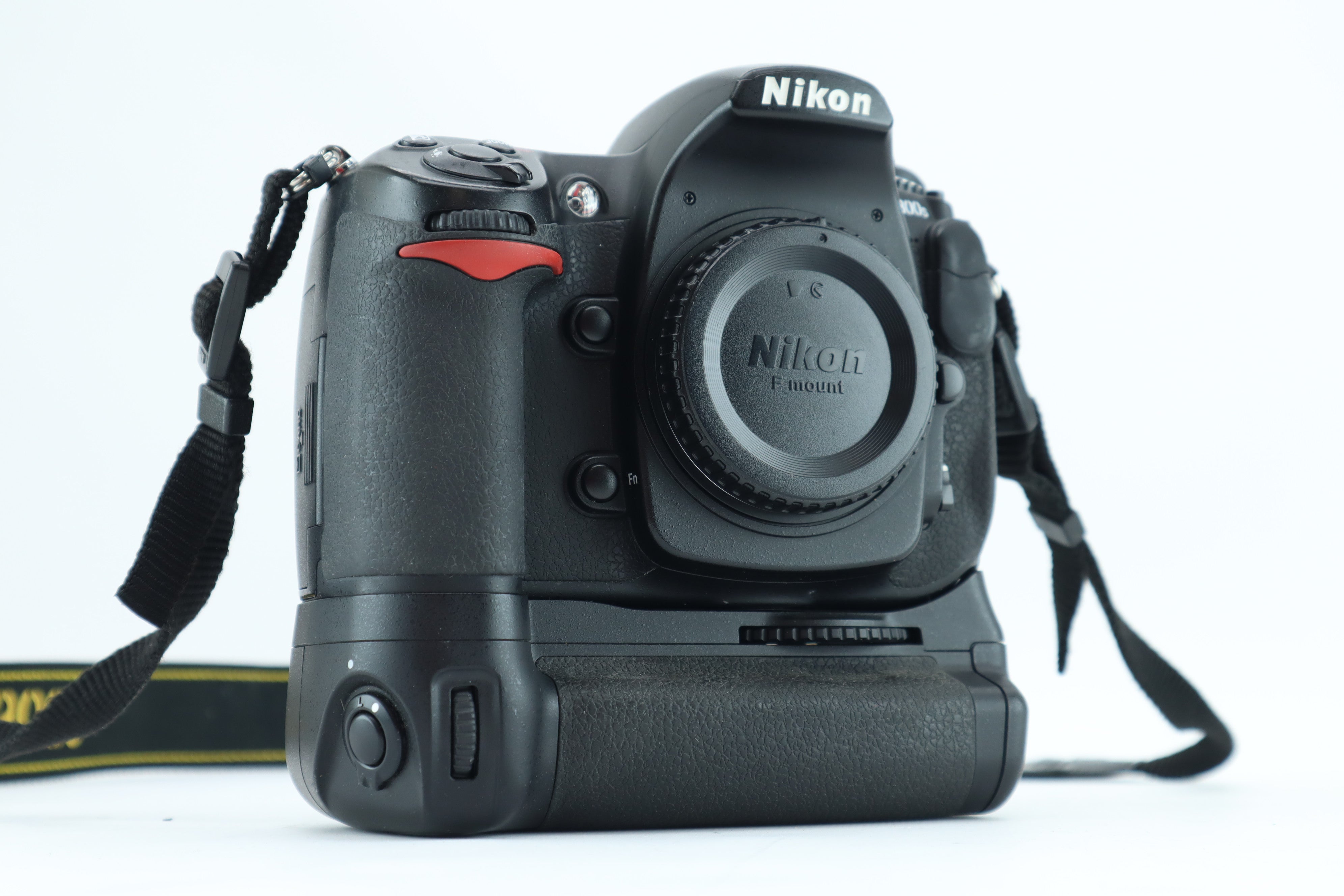 Nikon D300S with Multipack battery pack MB-D10 – Hard to Find