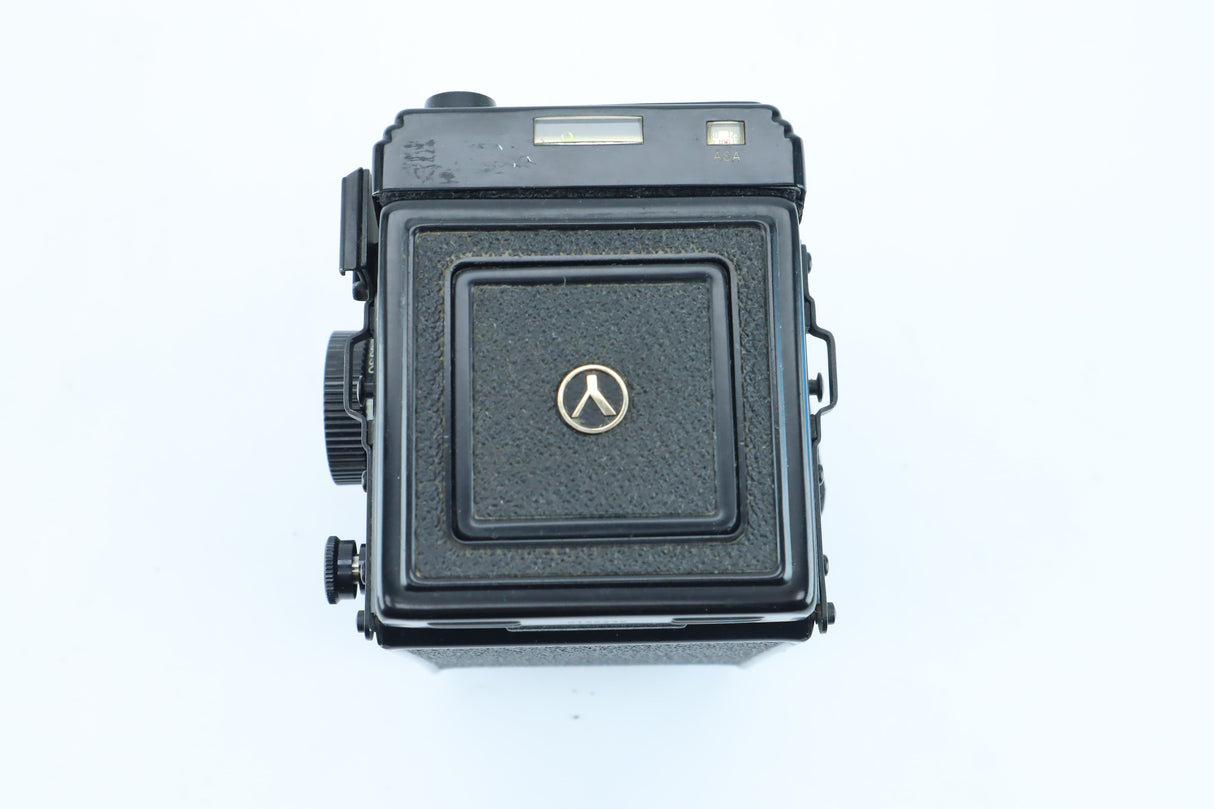 Yashica-Mat 124 G with Yashinon 80 mm f/3.5 – 6×6 TLR Medium Format Camera