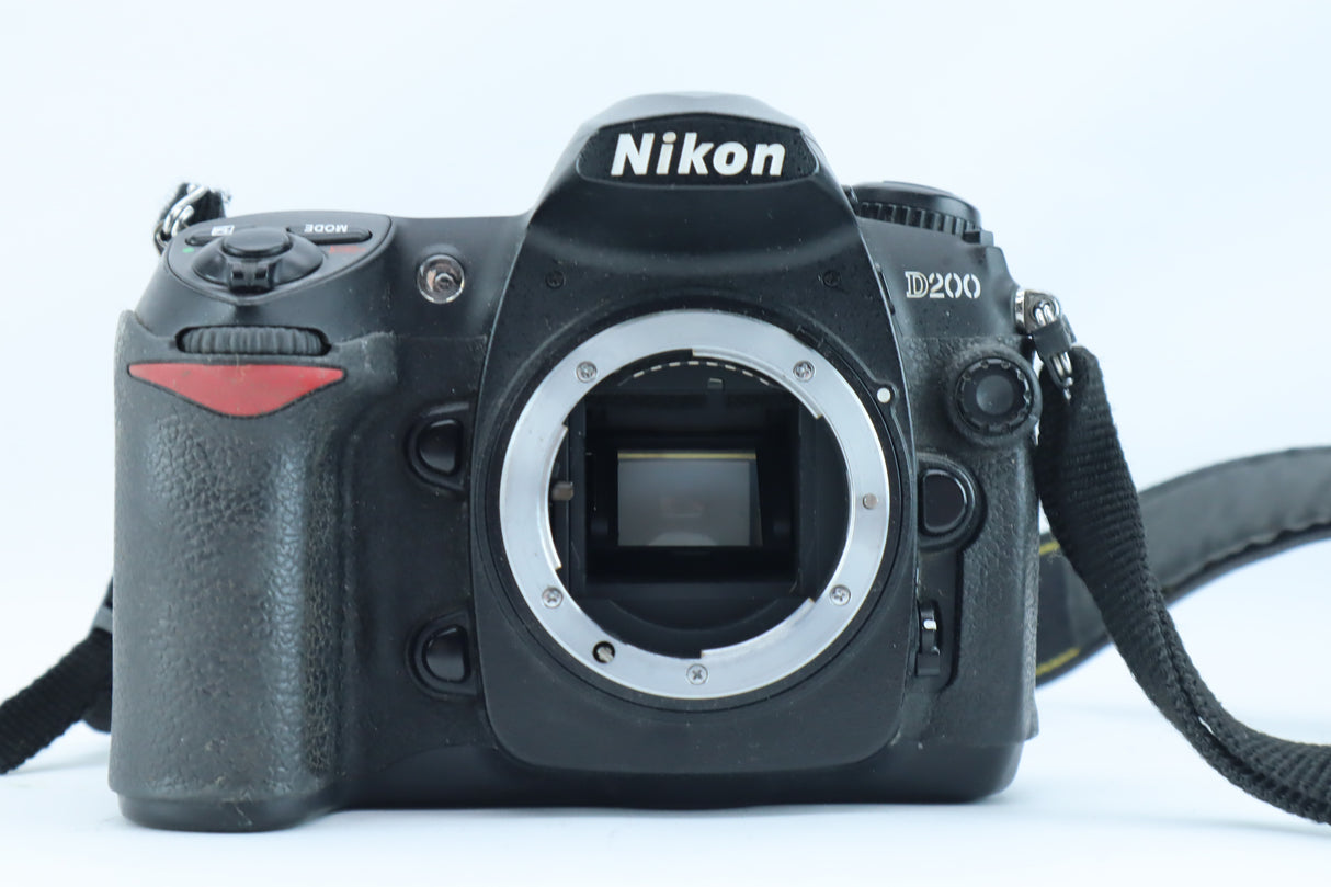 Nikon D200 – 10.2MP Professional Digital SLR Camera Body