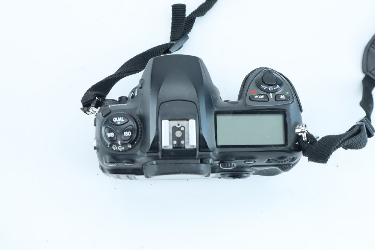 Nikon D200 – 10.2MP Professional Digital SLR Camera Body