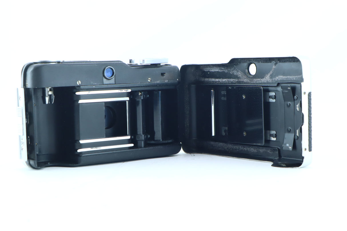 Canon Demi with 28mm f/2.8 SH | S/N: 622141