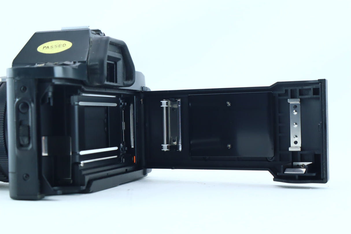 Canon T70 with 28-80mm f/2.8-4 | S/N: 1545281